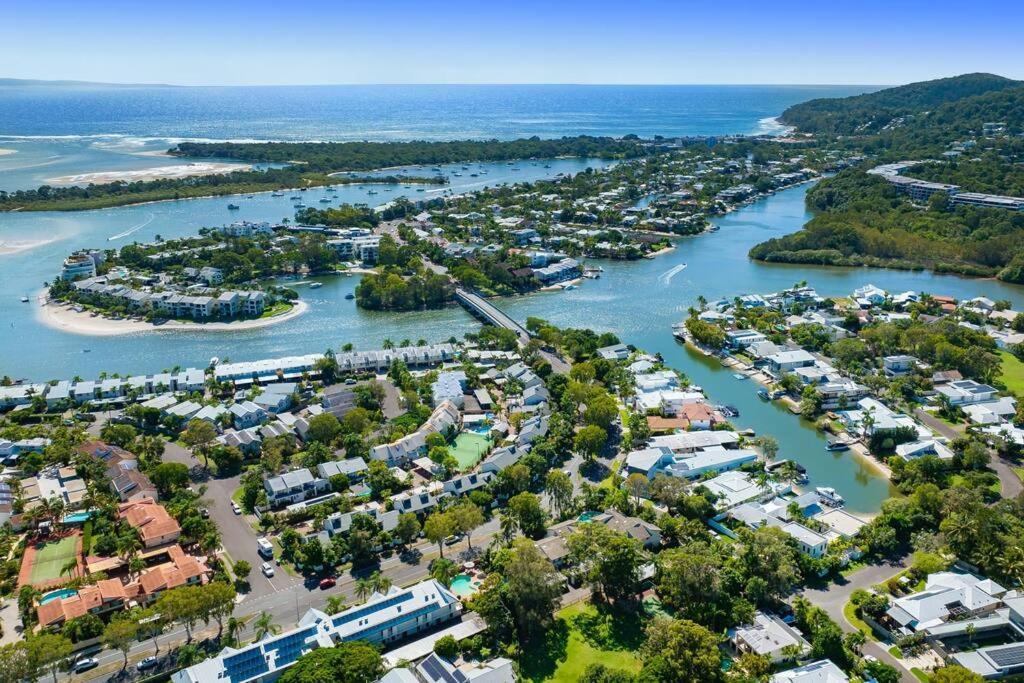 Stylish Townhouse, Private Courtyard Walk To Beach Noosaville Buitenkant foto