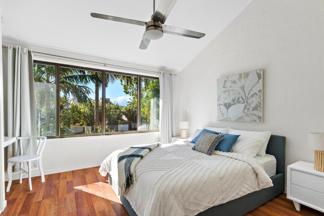 Stylish Townhouse, Private Courtyard Walk To Beach Noosaville Buitenkant foto