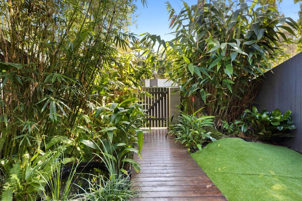 Stylish Townhouse, Private Courtyard Walk To Beach Noosaville Buitenkant foto