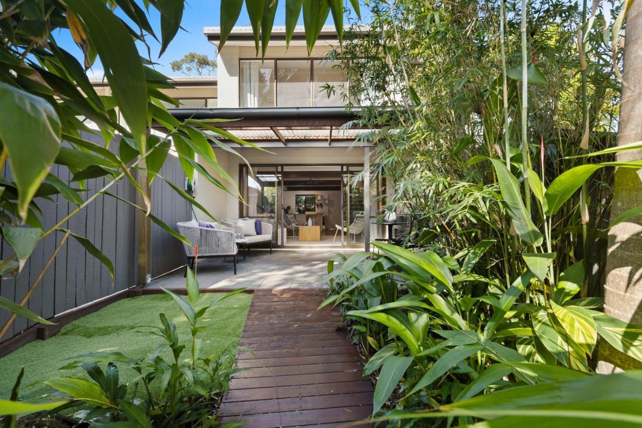 Stylish Townhouse, Private Courtyard Walk To Beach Noosaville Buitenkant foto