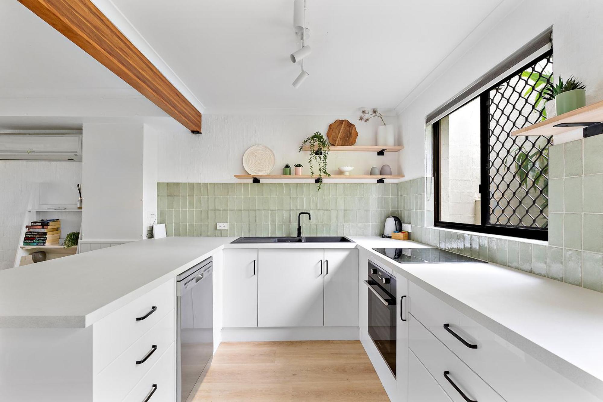 Stylish Townhouse, Private Courtyard Walk To Beach Noosaville Buitenkant foto